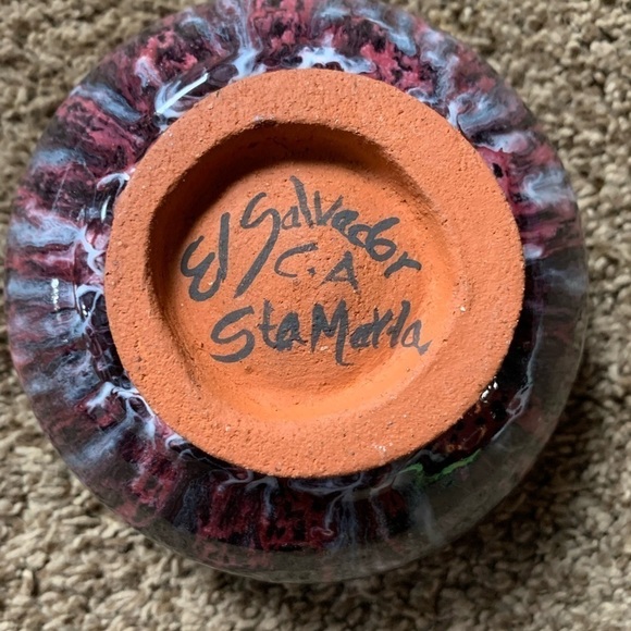 Red Clay Pottery Bowl – Purple & Black – El Salvador - Picture 3 of 3